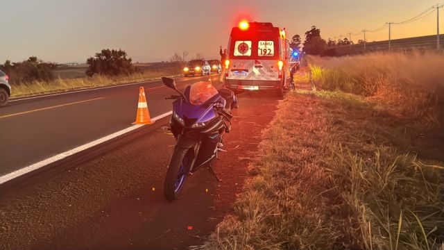 Imagem referente à notícia: Acidente entre moto e carro deixa dois feridos na BR-369 entre Cascavel e Corbélia
