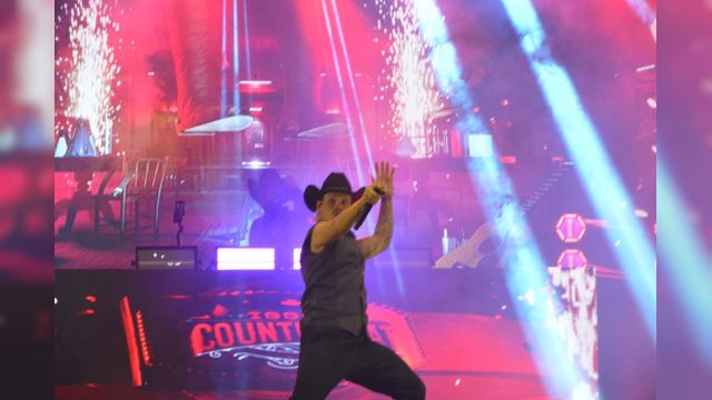 Imagem referente à notícia: Show da banda Country Beat reúne multidão e marca noite histórica em Corbélia