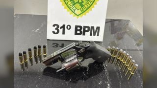 Imagem referente a notícia: Homem é preso com revólver calibre .38 e 15 munições durante operação policial em Corbélia
