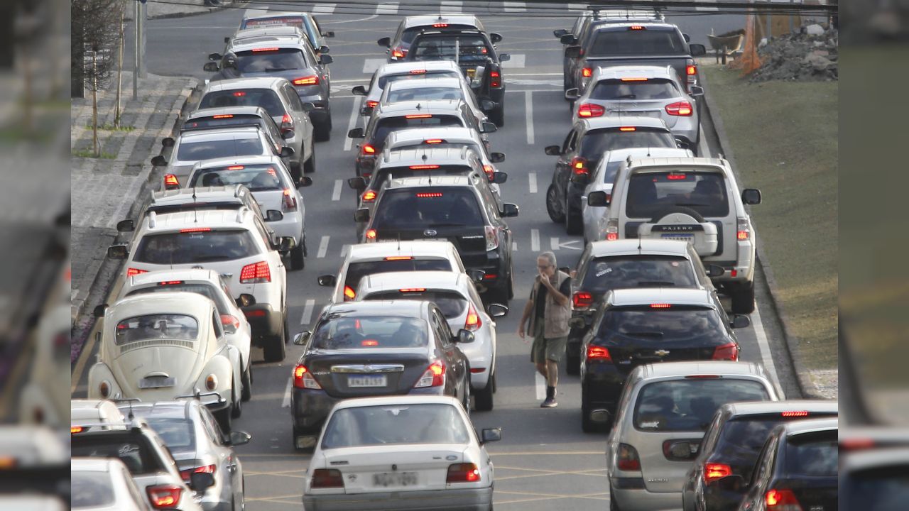 Com IPVA mais barato, número de motoristas que quitaram tributo cresce 12% no Paraná