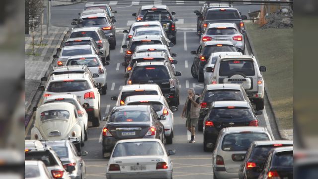 Com IPVA mais barato, número de motoristas que quitaram tributo cresce 12% no Paraná