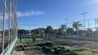 Imagem referente a notícia: Corbélia revitaliza campos sintéticos e quadra de basquete com recursos do Governo do Paraná