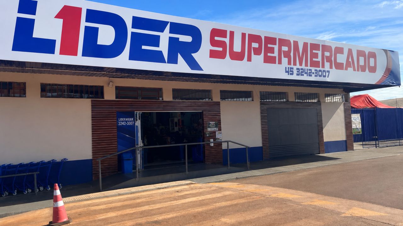 Trio invade supermercado, furta bebidas e provoca grande prejuízo em Corbélia