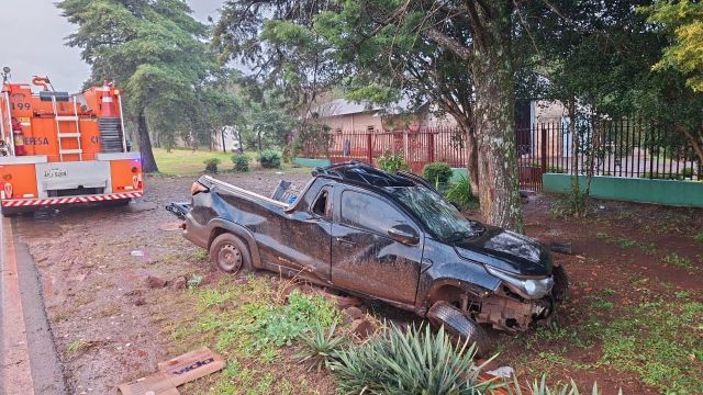 Capotamento de Fiat Strada deixa motorista ferido na PR-573, próximo a Corbélia