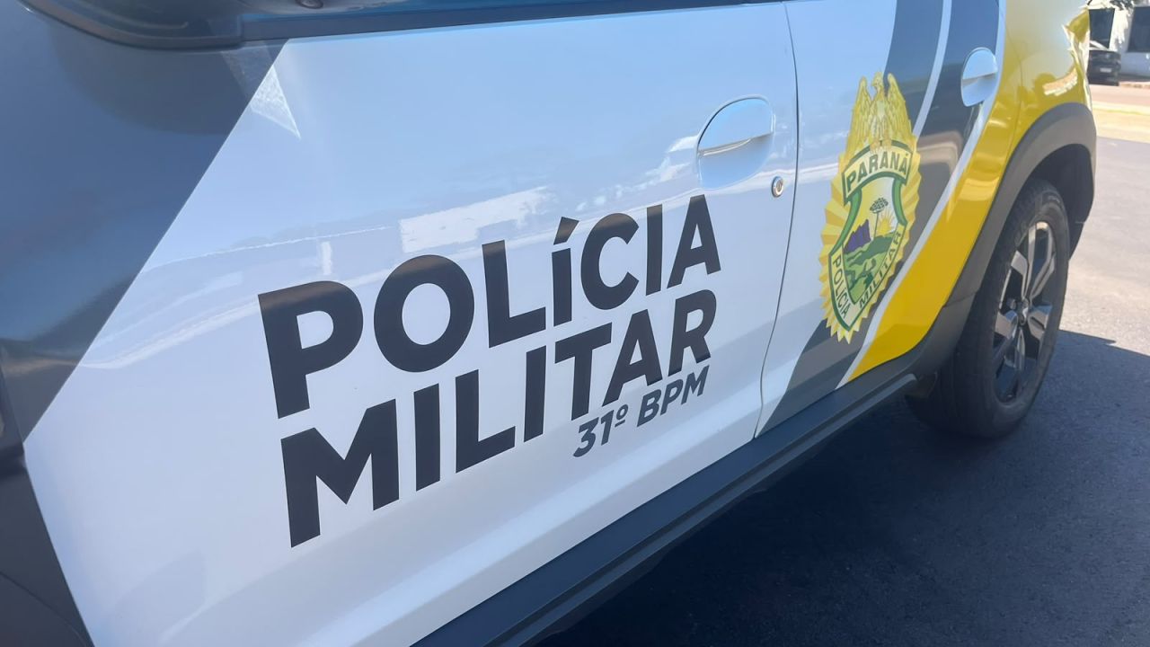 Hilux roubada é encontrada escondida em matagal na área rural de Corbélia