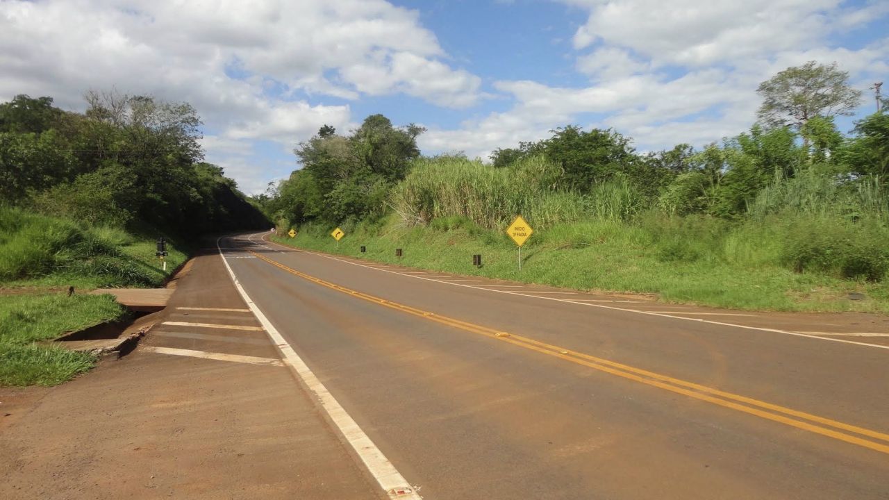 Polícia frustra assalto a ônibus de sacoleiros na BR-369 entre Corbélia e Ubiratã; criminosos fogem para mata