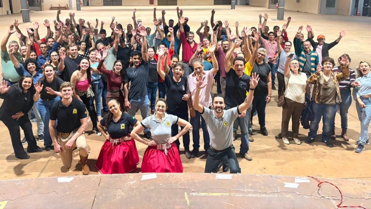 Curso gratuito de dança de salão inicia com grande participação da comunidade em Corbélia