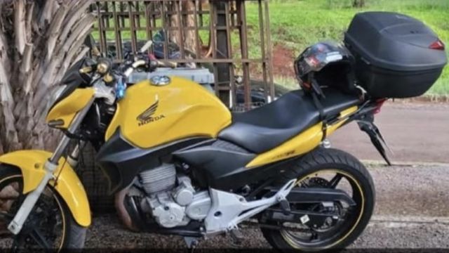 Imagem referente à notícia: Honda CBR300 é roubada em empresa de Corbélia e câmeras registram fuga do criminoso