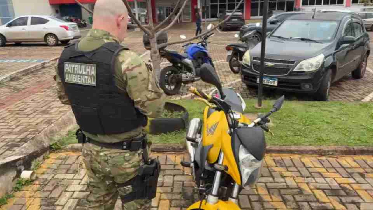 Honda CB300 furtada em Corbélia é localizada no estacionamento do HUOP, em Cascavel