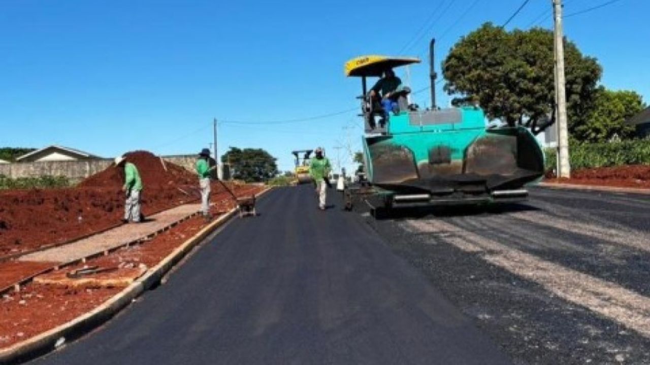 Corbélia melhora saúde da população com retirada da poeira em circulação com obras de pavimentação