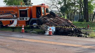 Imagem referente a notícia: Câmera de segurança registra Jeep Compass segundos antes de acidente fatal na PR-573