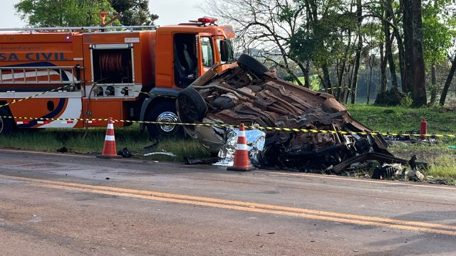 Câmera de segurança registra Jeep Compass segundos antes de acidente fatal na PR-573