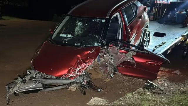 Imagem referente à notícia: Colisão frontal deixa duas pessoas gravemente feridas na BR-277; Em um dos veículos envolvidos estavam os prefeitos de Iguatu e Anahy