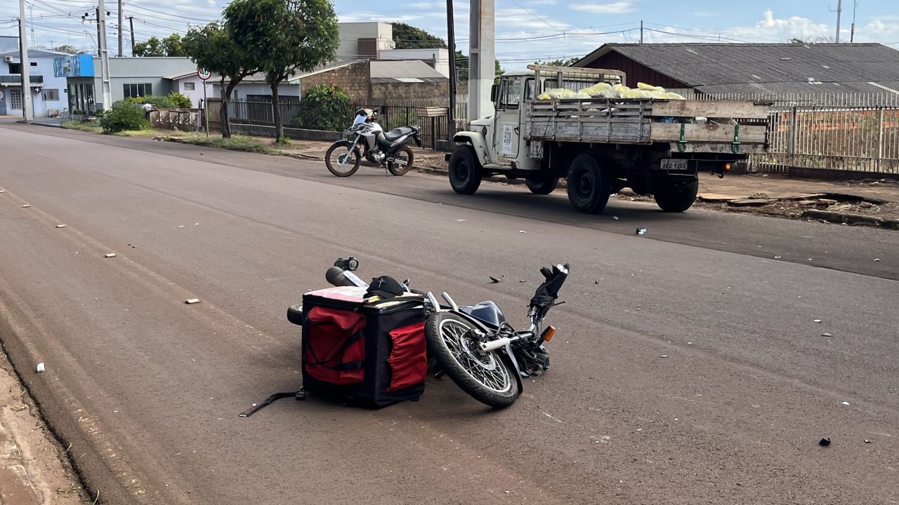 Motociclista fica em estado gravíssimo após colidir contra caminhonete em Corbélia