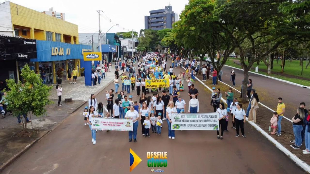 Cafelândia resgata Desfile Cívico e reúne grande público em celebração pelas ruas da cidade