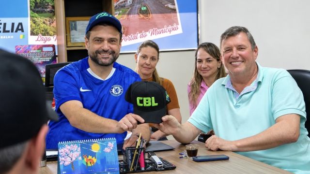 Imagem referente à notícia: Thiago Stefanello transmite cargo e Sandro Huf assume Prefeitura de Corbélia por 15 dias