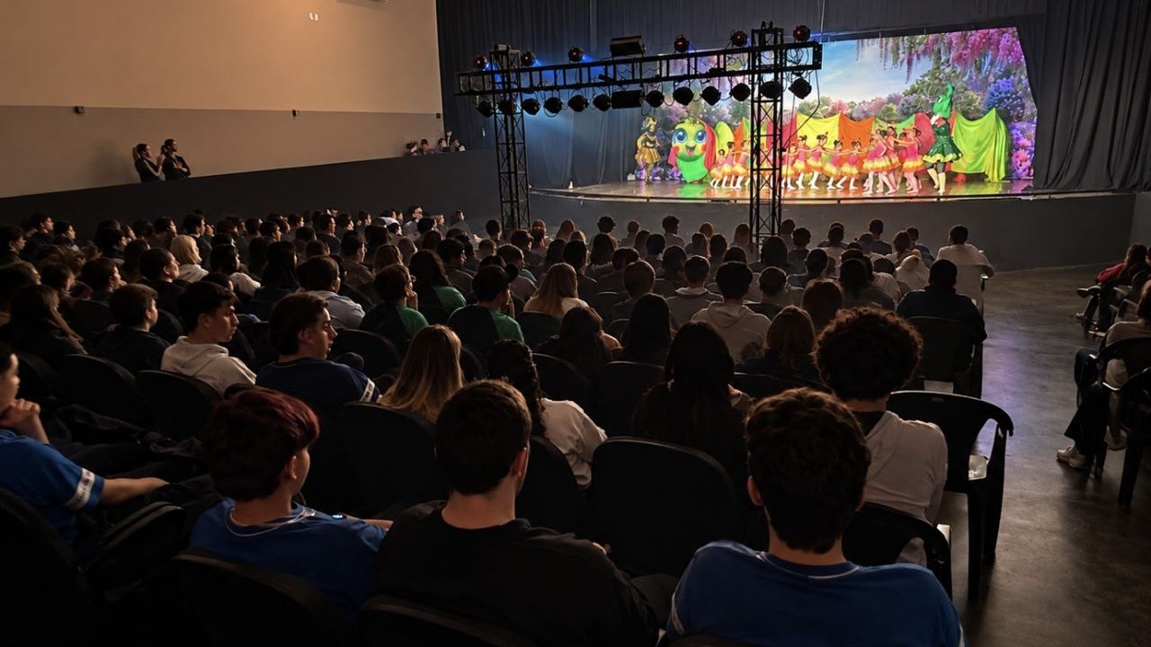 Espetáculo “Jardim Dançante” reúne mais de 2,8 mil alunos em apresentações em Corbélia