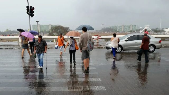 Imagem referente a notícia: Chuvas persistem em praticamente todas regiões do país