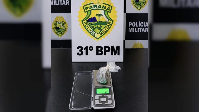 Imagem referente à notícia: Homem é abordado e polícia apreende maconha durante patrulhamento em Corbélia