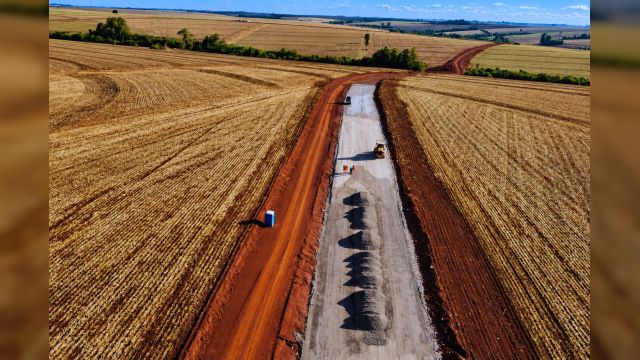 Imagem referente a notícia: Pavimentação de rodovias entre Cafelândia e Tupãssi chega a 25%