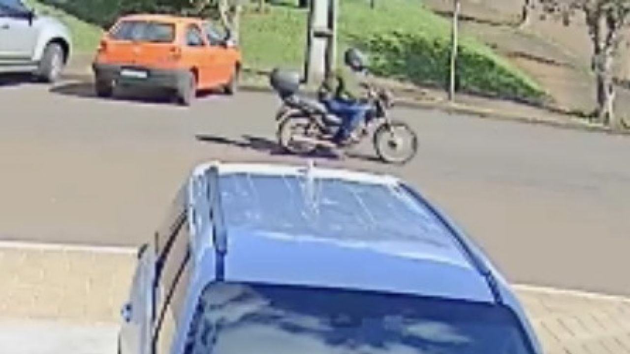 Motocicleta é furtada em apenas três minutos no centro de Corbélia