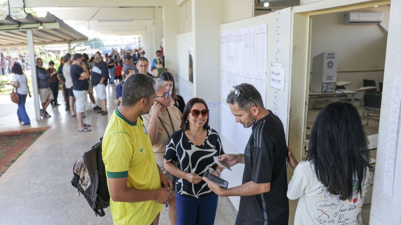 Trabalhador tem direito de sair do serviço para votar; confira a lei