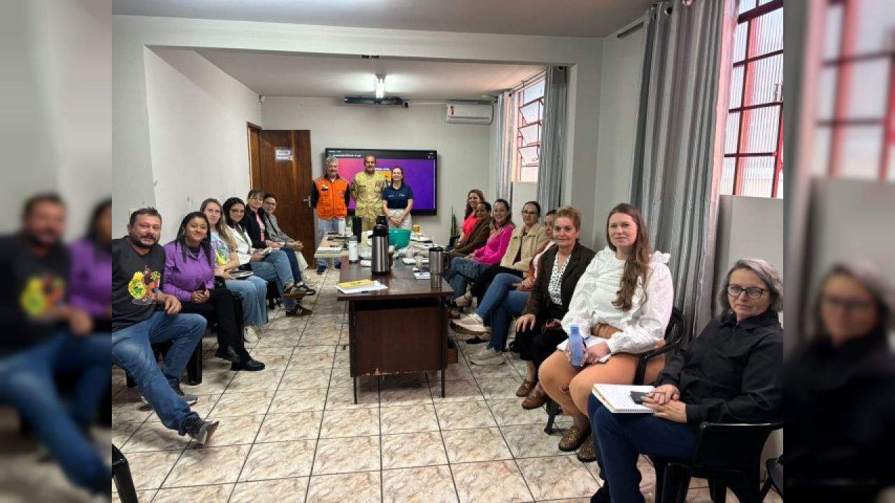 Defesa Civil e Bombeiros capacitam diretoras das escolas de Corbélia para situações de emergência