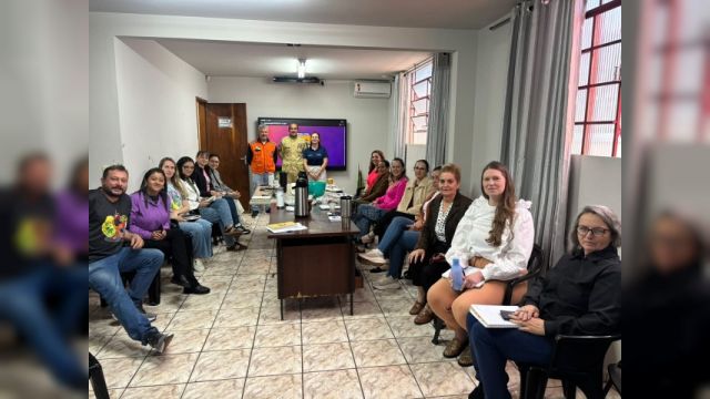 Imagem referente à notícia: Defesa Civil e Bombeiros capacitam diretoras das escolas de Corbélia para situações de emergência