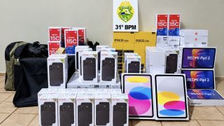 Imagem referente a notícia: ROTAM apreende dezenas de celulares, iPads e tablets em ônibus abordado na BR-369, em Corbélia